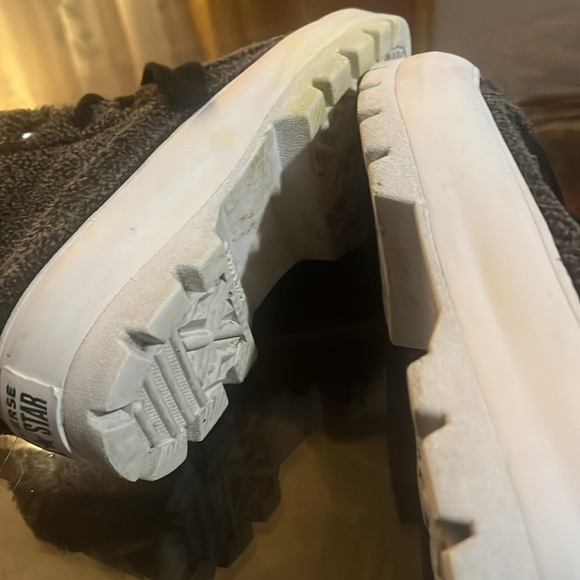 All stars converse high top woman size 5.5. Closet cleanout sale.. - Picture 10 of 12